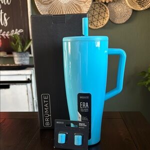 BruMate Era 40oz in Electric Blue with straw covers! Limited Edition! New!